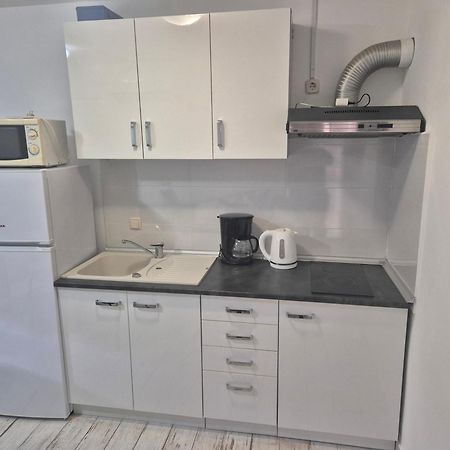 Jan 2 Apartment Pula Luaran gambar