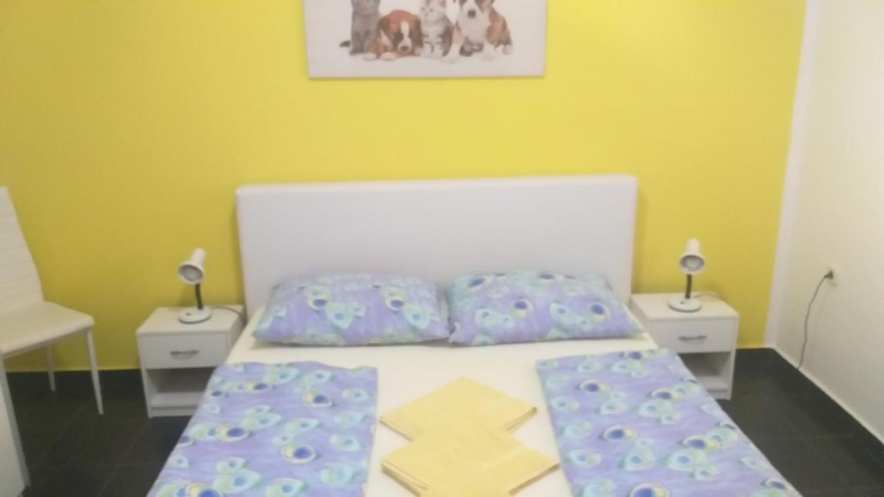 Jan 2 Apartment Pula Luaran gambar