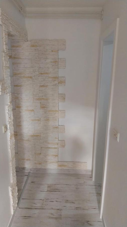 Jan 2 Apartment Pula Luaran gambar