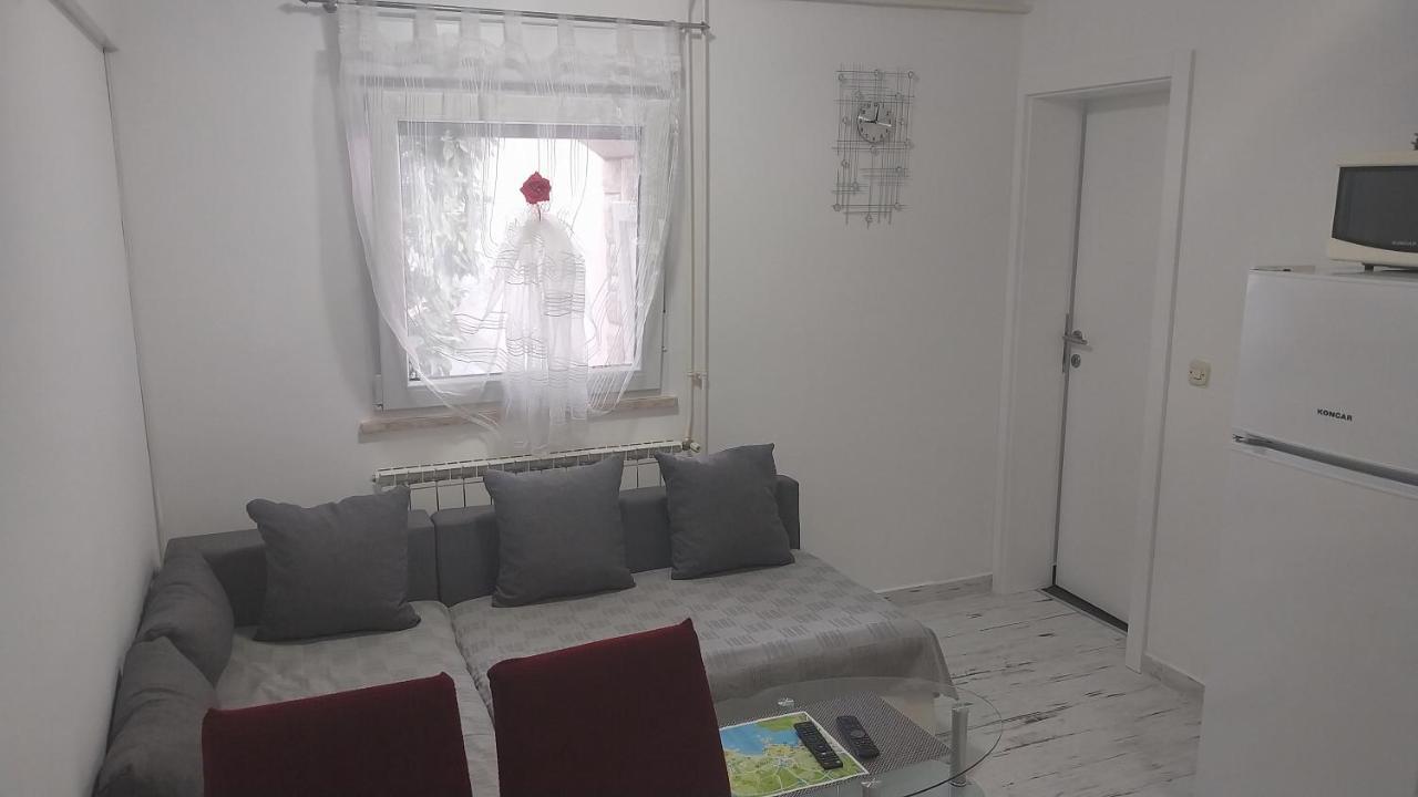 Jan 2 Apartment Pula Luaran gambar