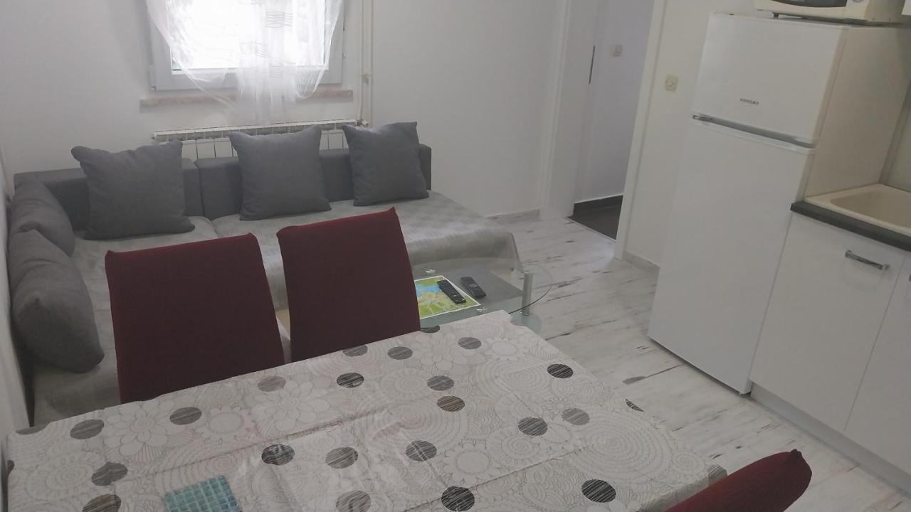 Jan 2 Apartment Pula Luaran gambar