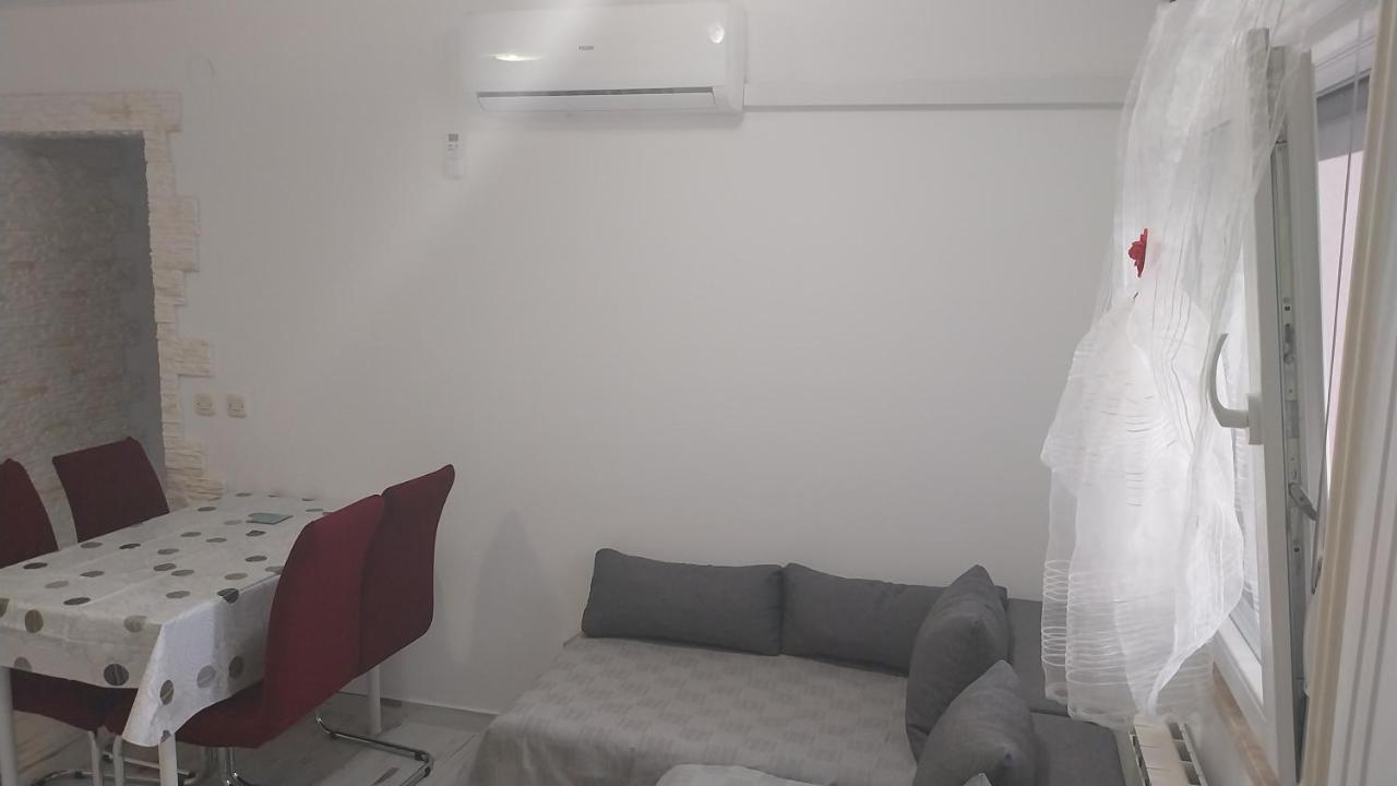 Jan 2 Apartment Pula Luaran gambar