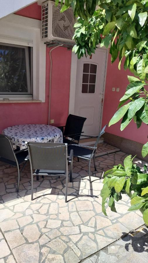 Jan 2 Apartment Pula Luaran gambar